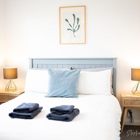 The Lookout, Modern Home From Home, Sleeps 5, With Private Parking & Outside Terrace St Ives  Exterior photo