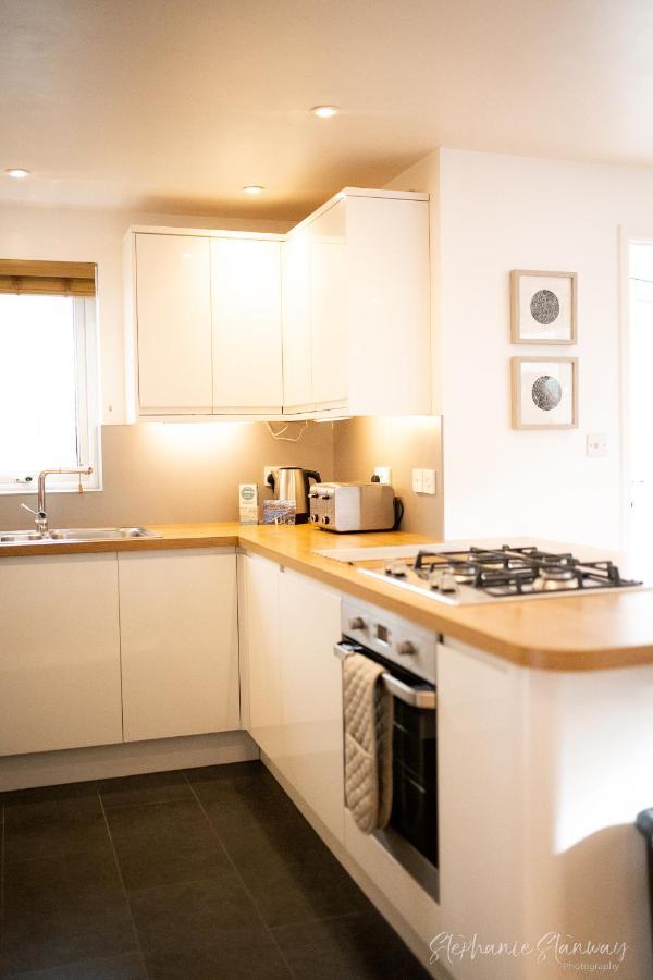The Lookout, Modern Home From Home, Sleeps 5, With Private Parking & Outside Terrace St Ives  Exterior photo