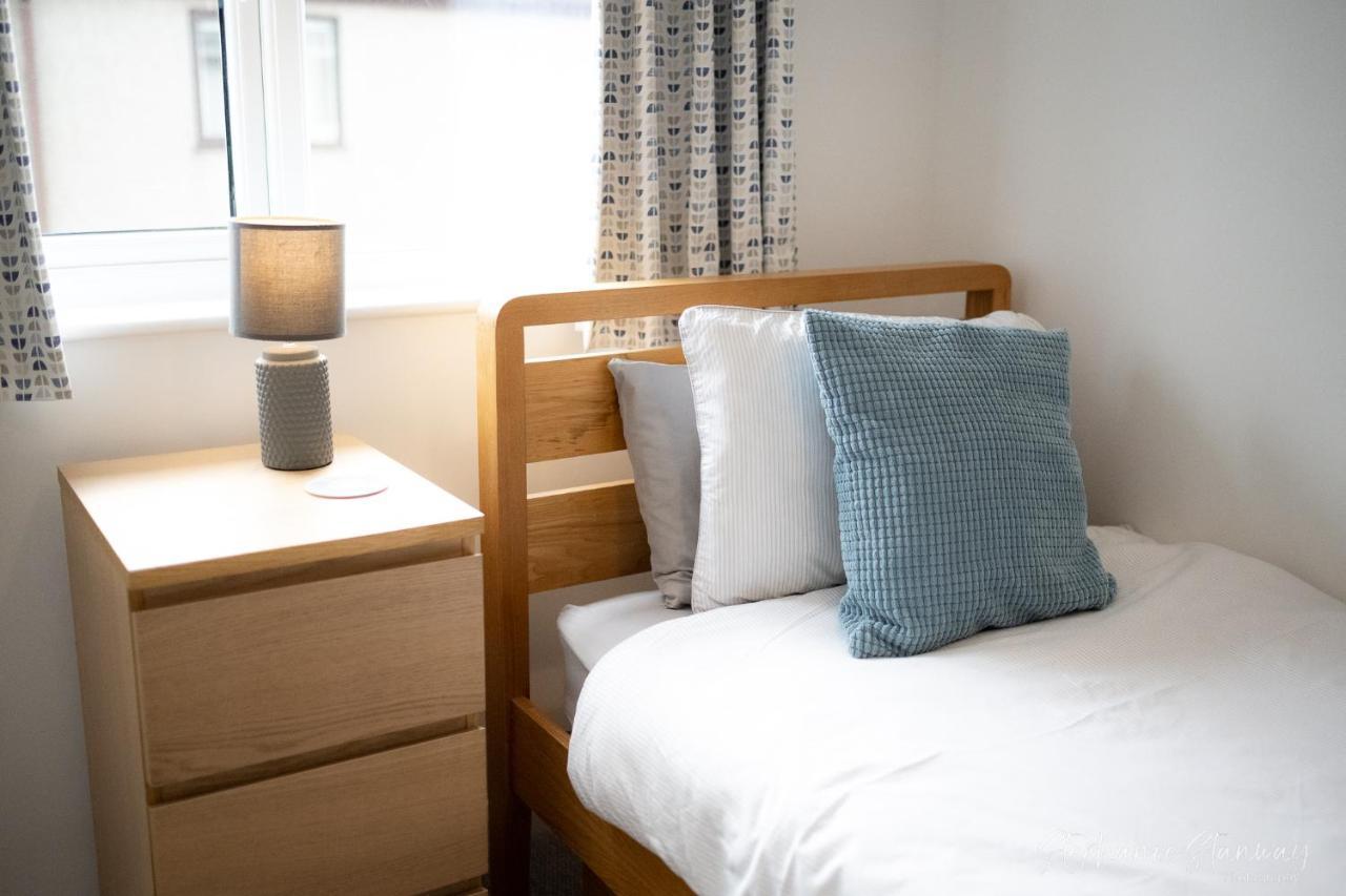 The Lookout, Modern Home From Home, Sleeps 5, With Private Parking & Outside Terrace St Ives  Exterior photo